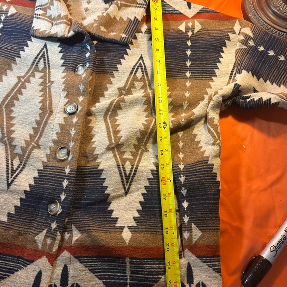 Over Sized Jacket. Buttons. Large Pockets. Aztec. Yellowstone. Dutton Ranch. - Picture 8 of 17